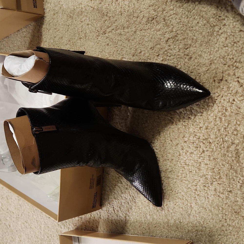 Black "Keke" Michael Kors booties size 6